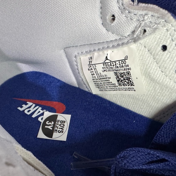 501.502. NEW SIZE 3Y Jordan Kids  Blue and White Sneakers - Picture 5 of 8